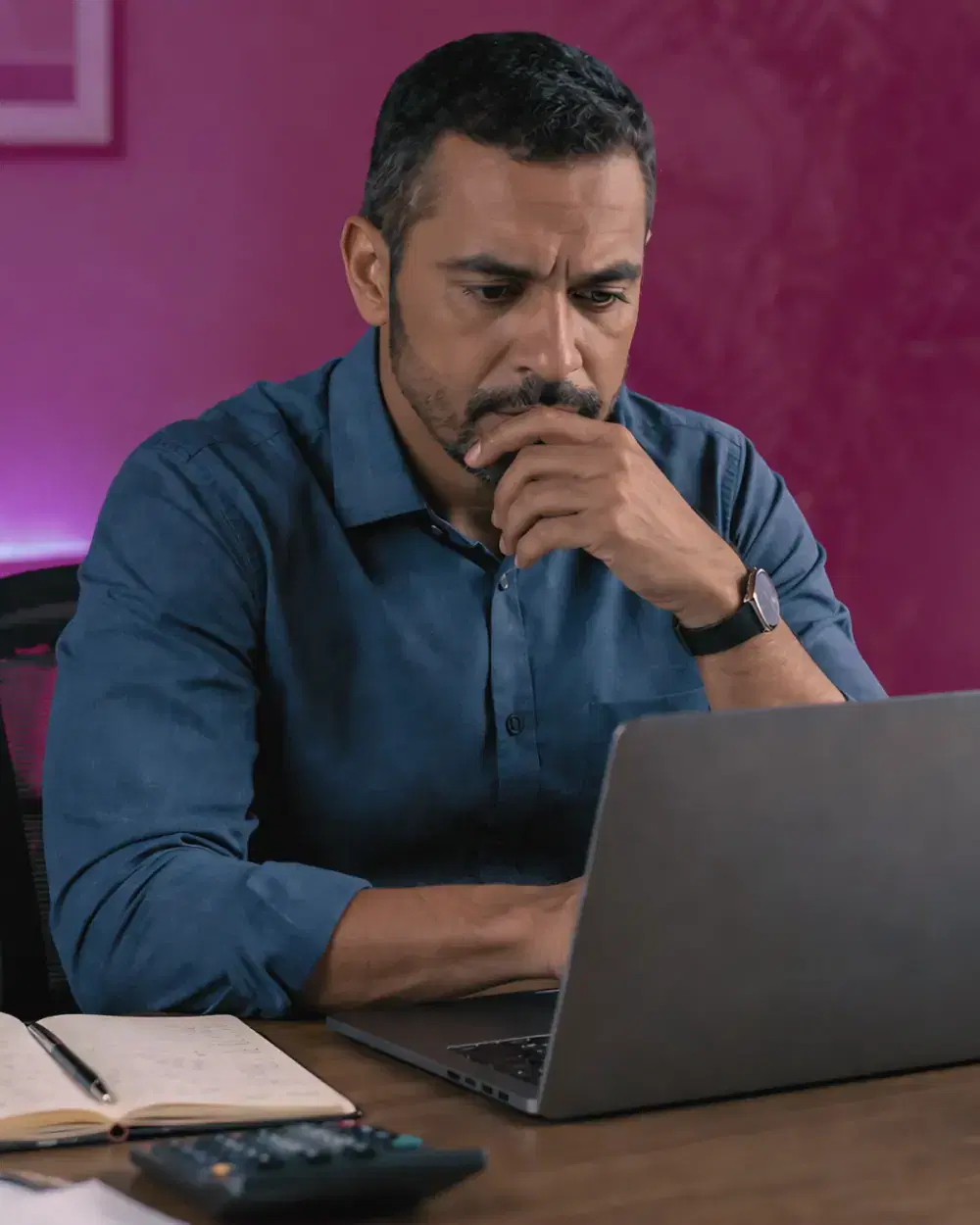 Contador revisando XMLs bagunçados no fechamento